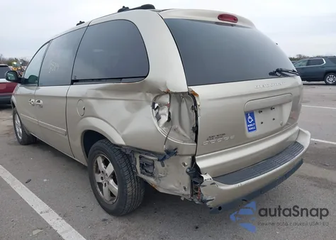 2005 Dodge Grand Caravan Sxt z USA, uszkodzony, nr VIN 2D4GP44L75R326111